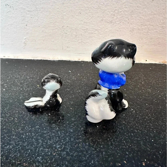 Vintage Napco Porcelain Skunk Figurines - Picture 2 of 3